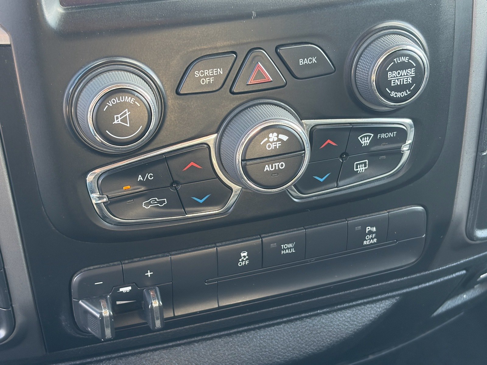 Used 2022 RAM 1500 Classic SLT w/ Electronics Group AWD/4WD image 23