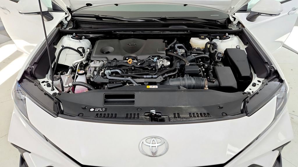 Used 2025 Toyota Camry Hybrid FWD image 15