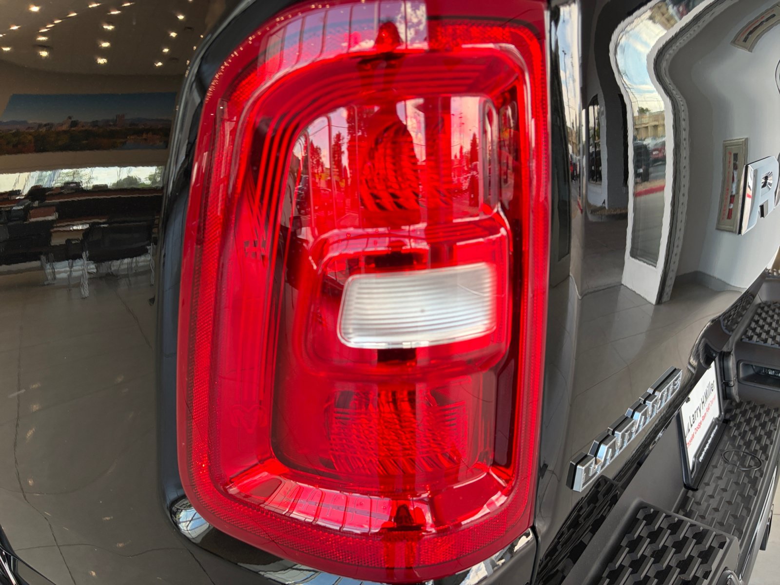 New 2026 RAM 1500 Laramie AWD/4WD image 34