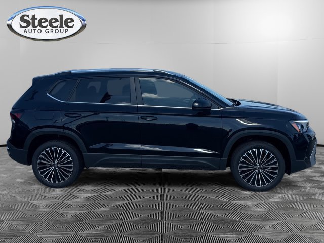 New 2026 Volkswagen Taos SE FWD image 6