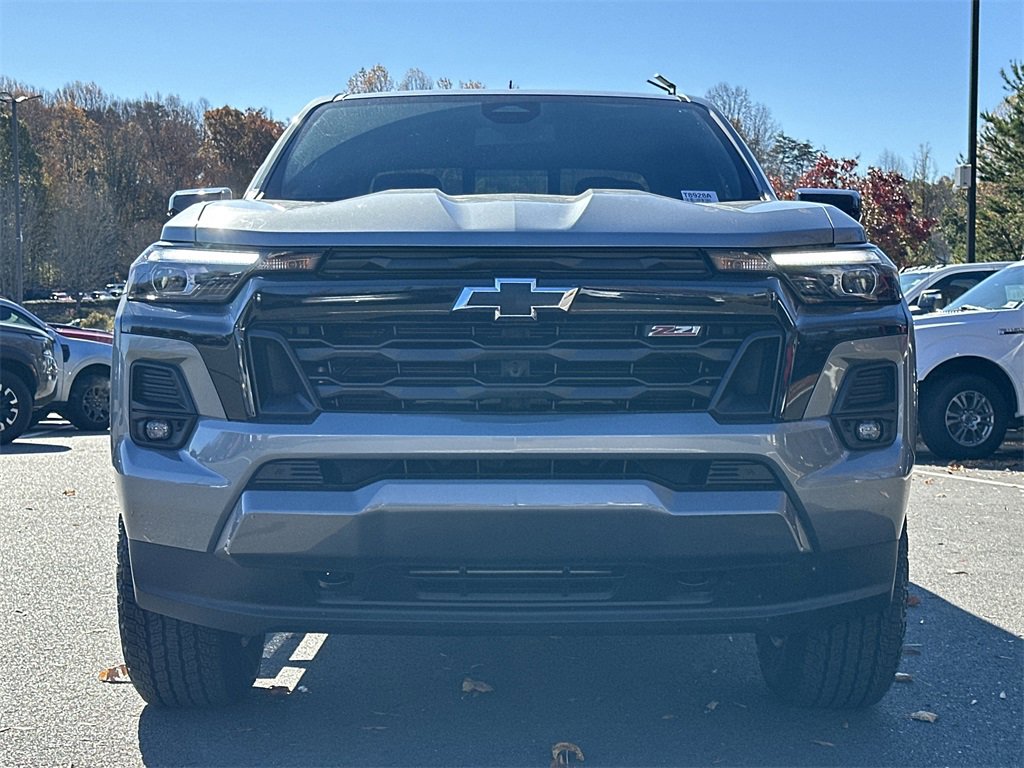 Used 2025 Chevrolet Colorado Z71 w/ Midnight Edition image 8
