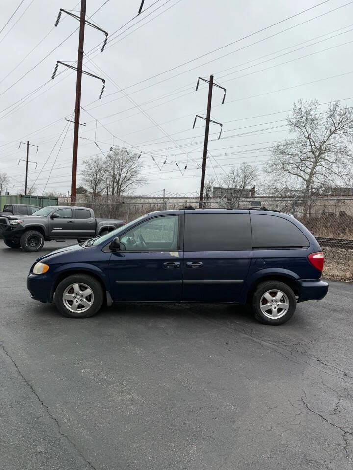 Used 2005 Dodge Caravan SXT image 4