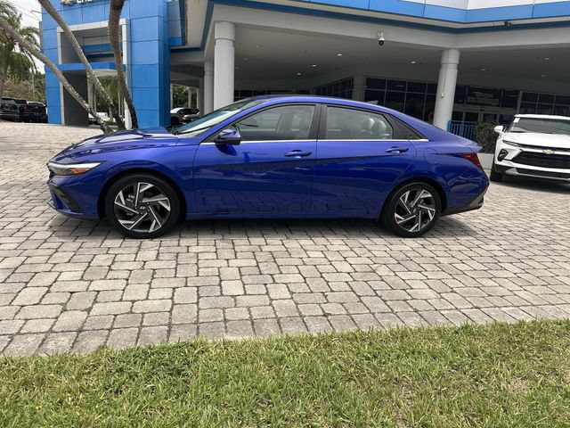 Used 2025 Hyundai Elantra Limited FWD image 31