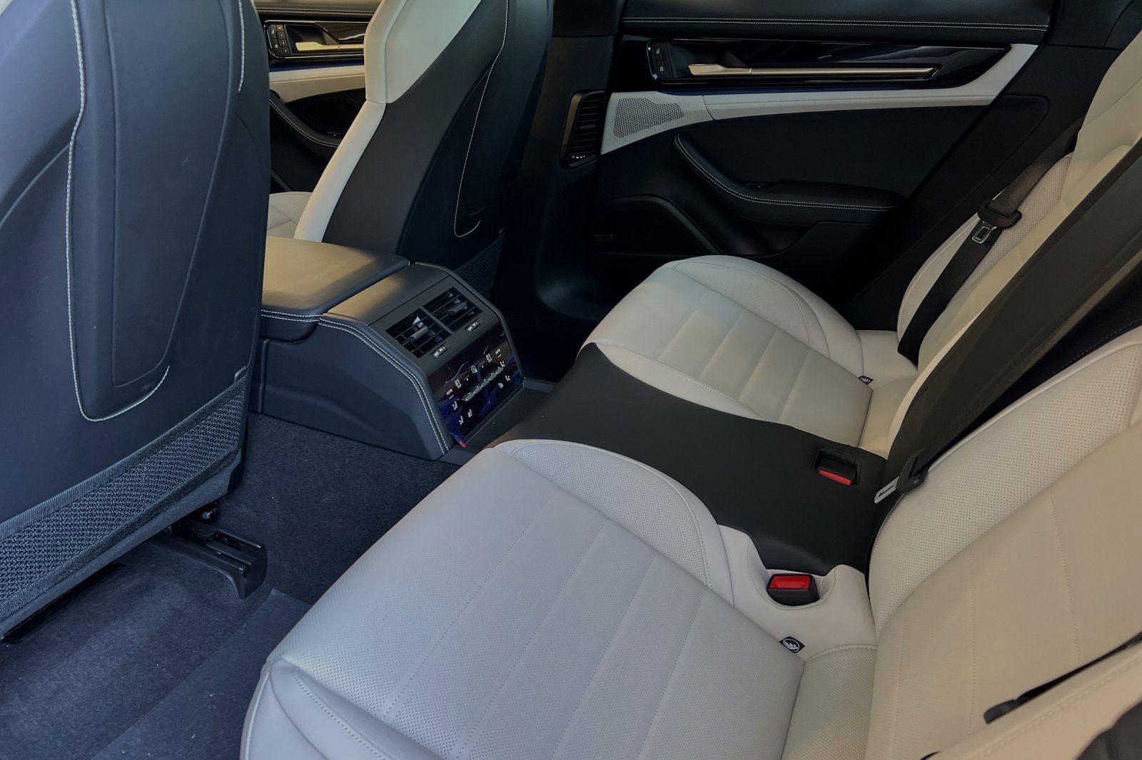 Used 2024 Porsche Panamera 4 image 15