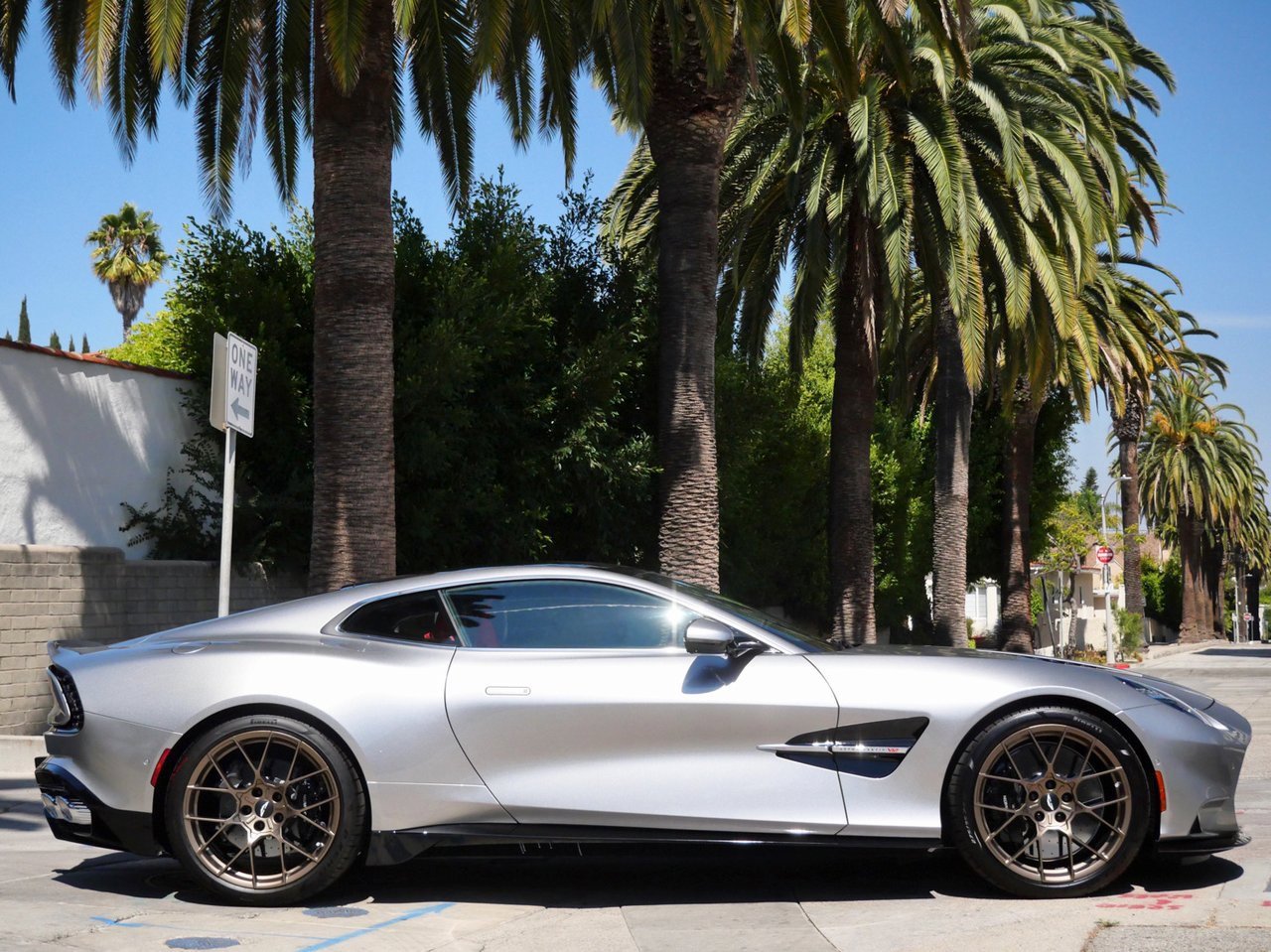 New 2025 Aston Martin Vanquish image 13