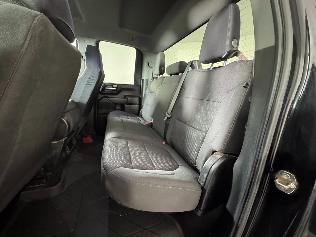 Used 2022 Chevrolet Silverado 2500 Custom w/ Custom Value Package image 17