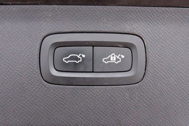 Used 2016 Volvo XC90 T6 Momentum image 34