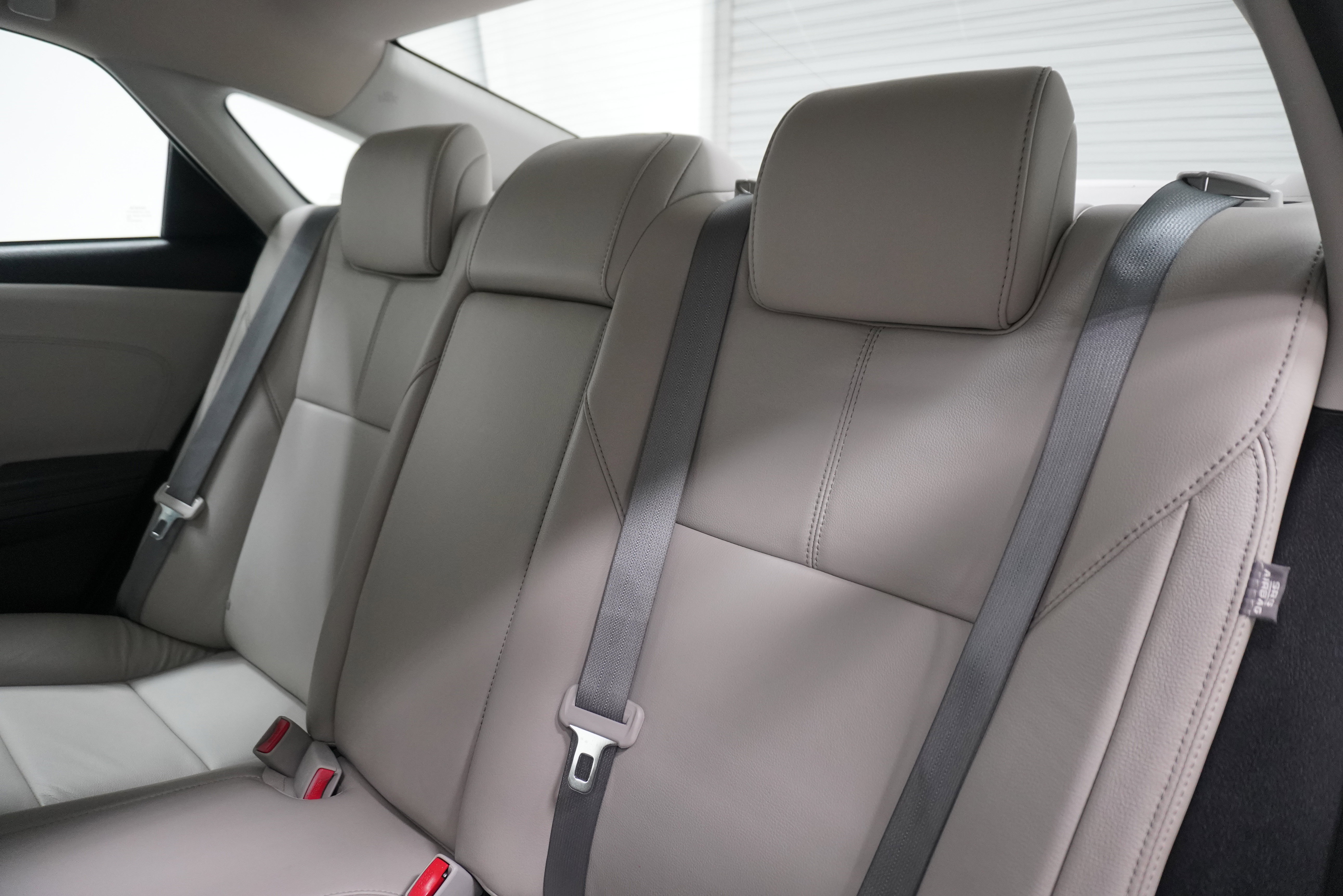 Used 2017 Toyota Avalon XLE image 12