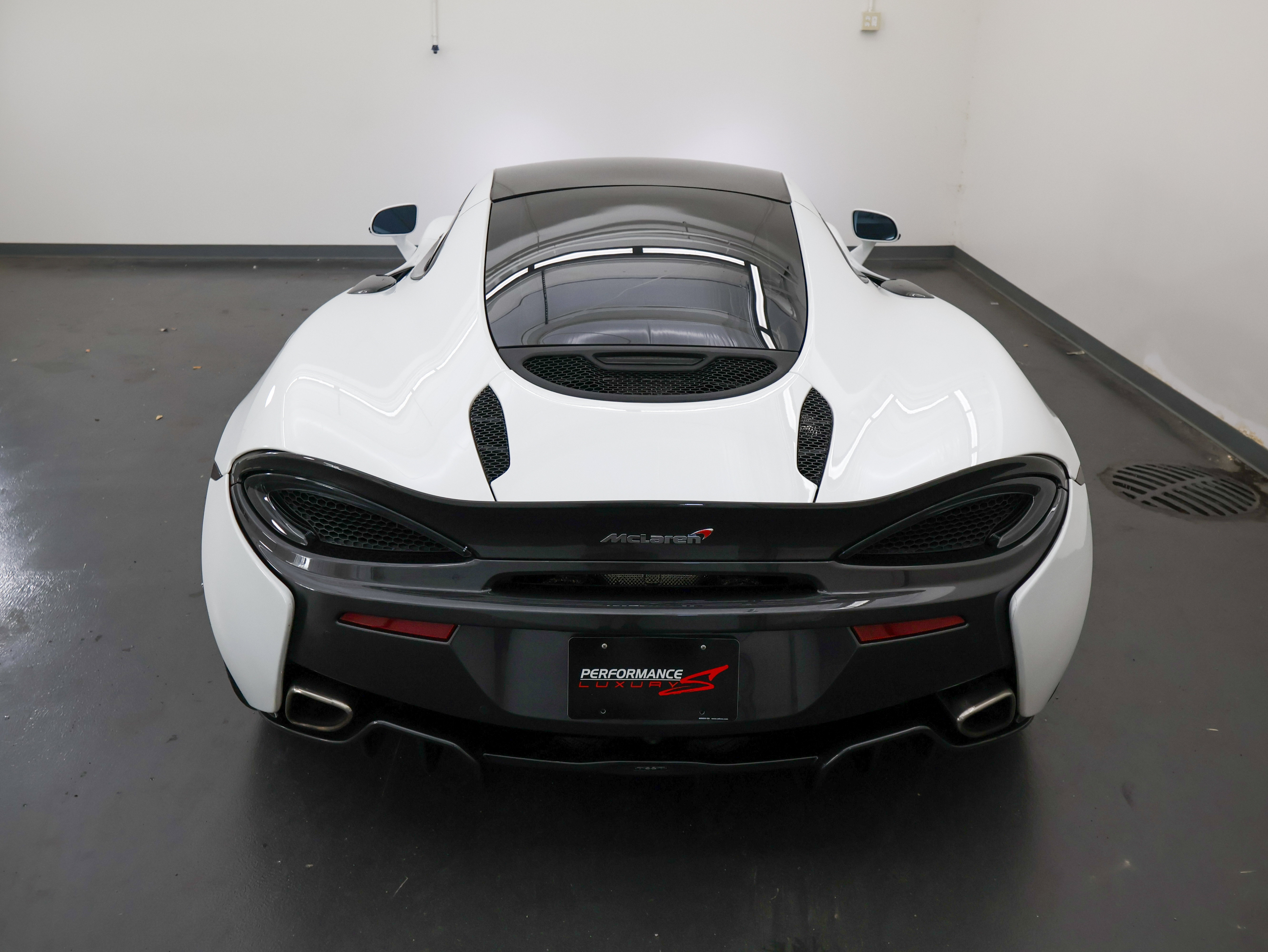 Used 2018 McLaren 570S RWD image 10
