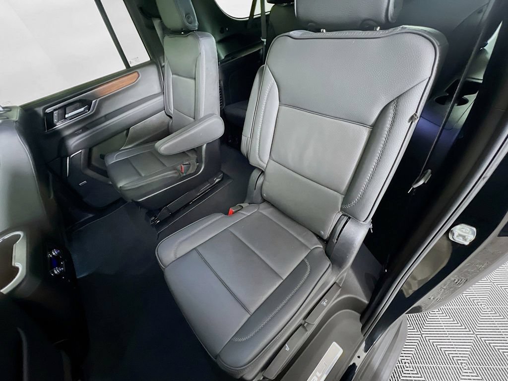 Used 2025 GMC Yukon XL Denali AWD/4WD image 25