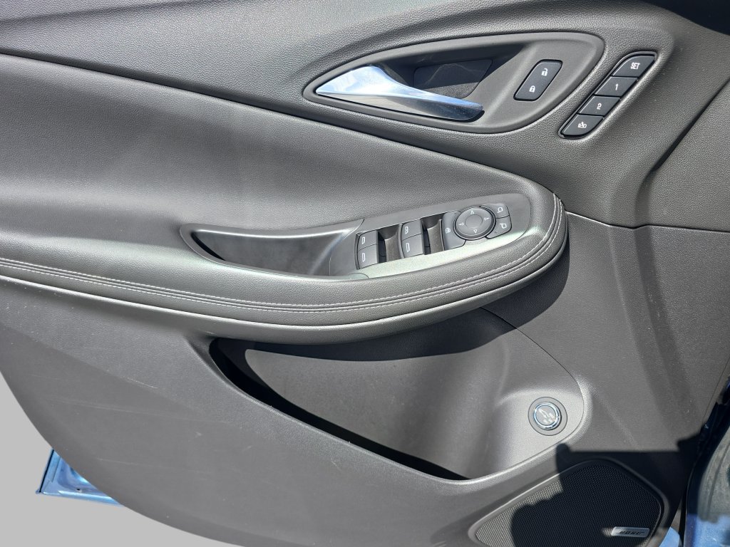 Used 2024 Buick Encore GX Avenir w/ Avenir Convenience Package FWD image 29