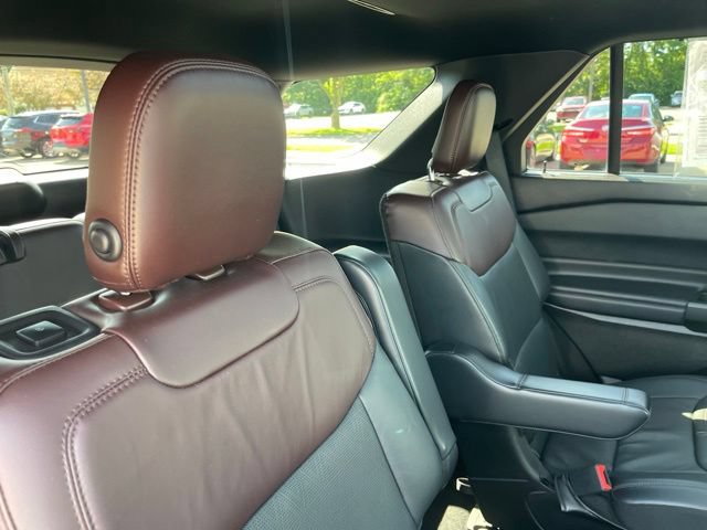 Used 2020 Ford Explorer Platinum w/ Premium Technology Package AWD/4WD image 40