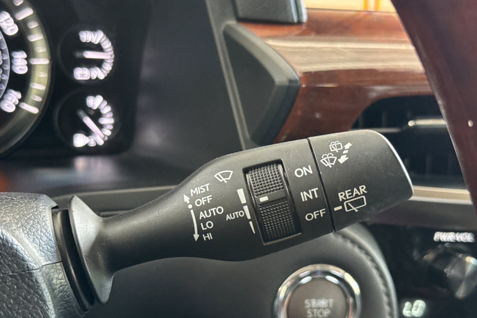 Used 2017 Lexus LX 570 4WD w/ Luxury Package image 35