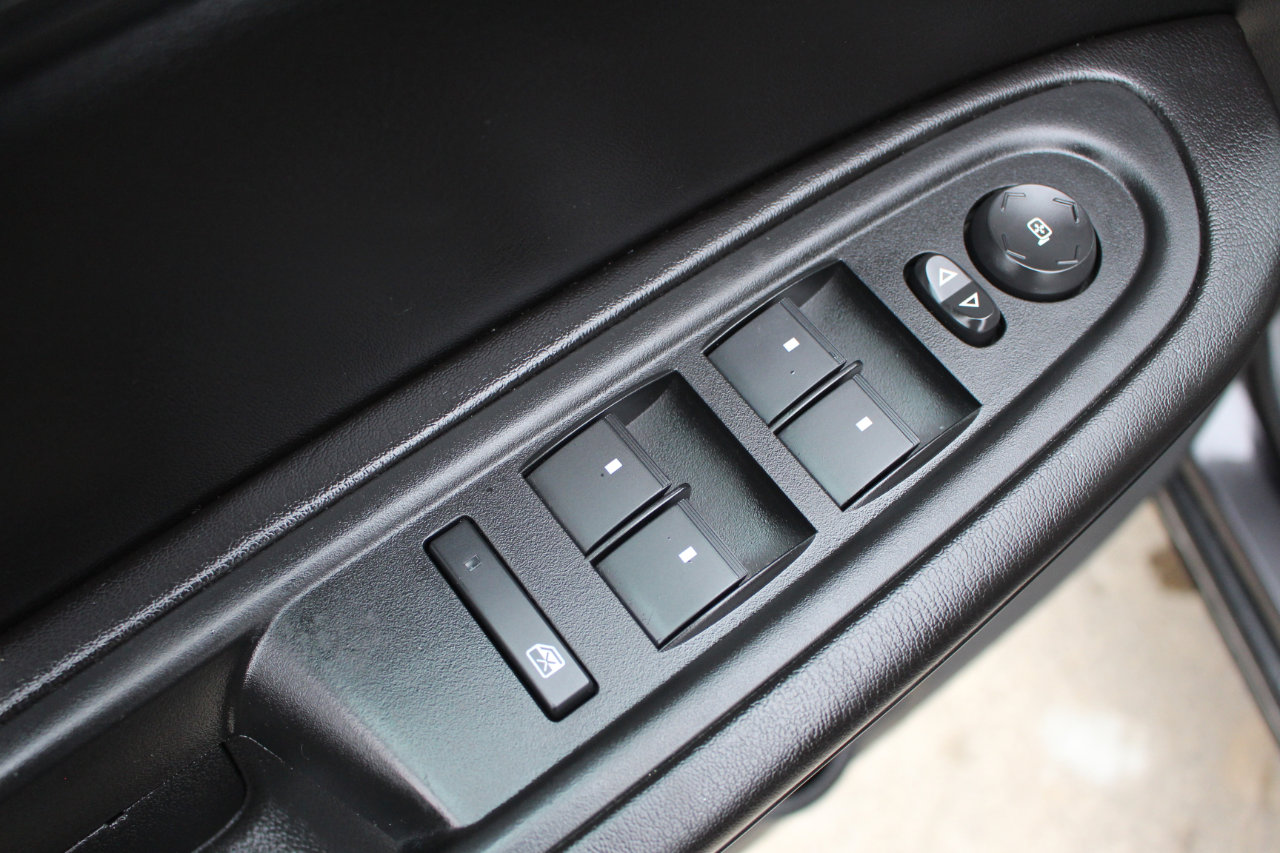 Used 2015 GMC Acadia SLE image 12