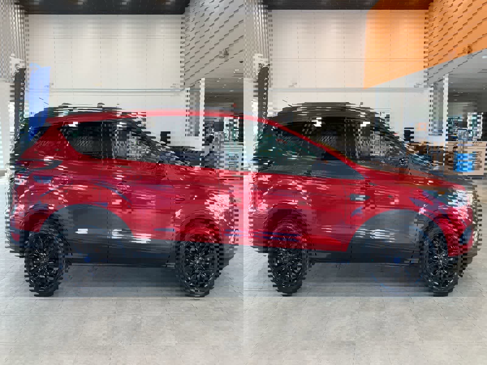 Used 2017 Ford Escape SE w/ Equipment Group 201A FWD image 4