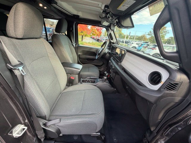 Used 2024 Jeep Wrangler Unlimited w/ Convenience Group AWD/4WD image 9