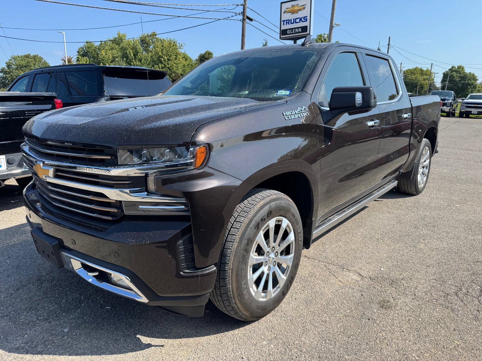 Used 2019 Chevrolet Silverado 1500 High Country w/ Technology Package AWD/4WD image 2