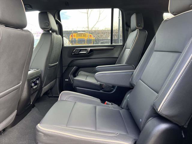 Used 2025 Chevrolet Suburban Premier image 12