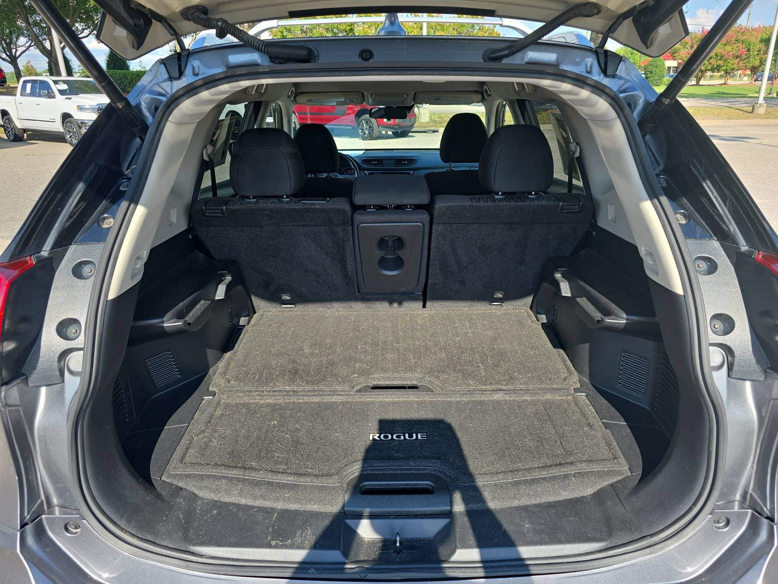 Used 2020 Nissan Rogue SV FWD image 12