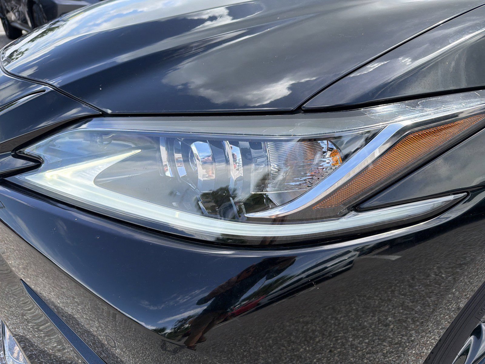 Used 2023 Lexus ES 350 F Sport w/ Accessory Package (Z2) FWD image 9