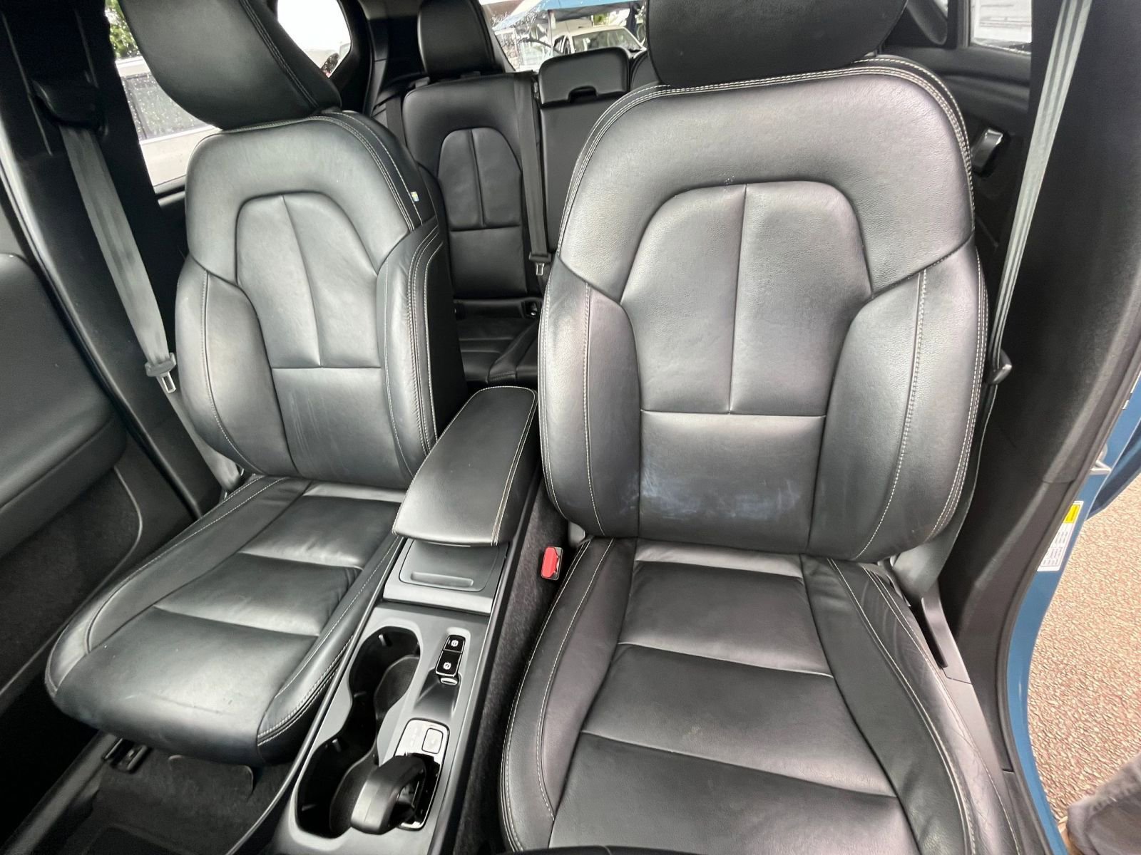 Used 2024 Volvo XC40 B5 Core AWD/4WD image 38