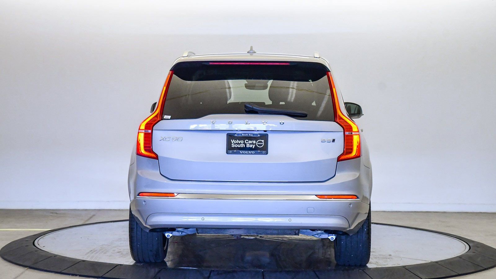 Certified 2025 Volvo XC90 B5 Core image 3