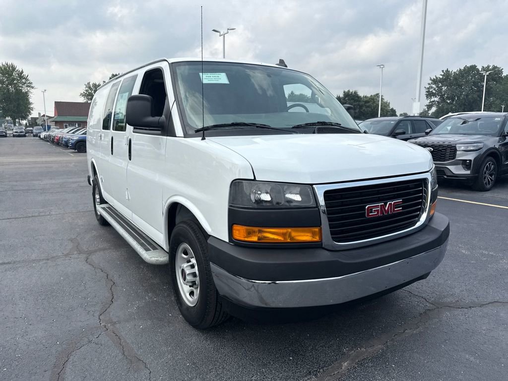 Used 2023 GMC Savana 2500 w/ Driver Convenience Package image 4