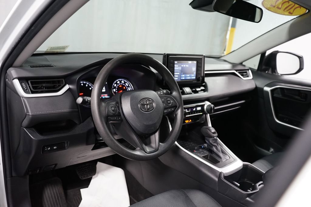 Used 2022 Toyota RAV4 LE image 11