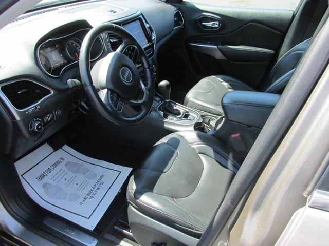 Used 2019 Jeep Cherokee Limited image 8