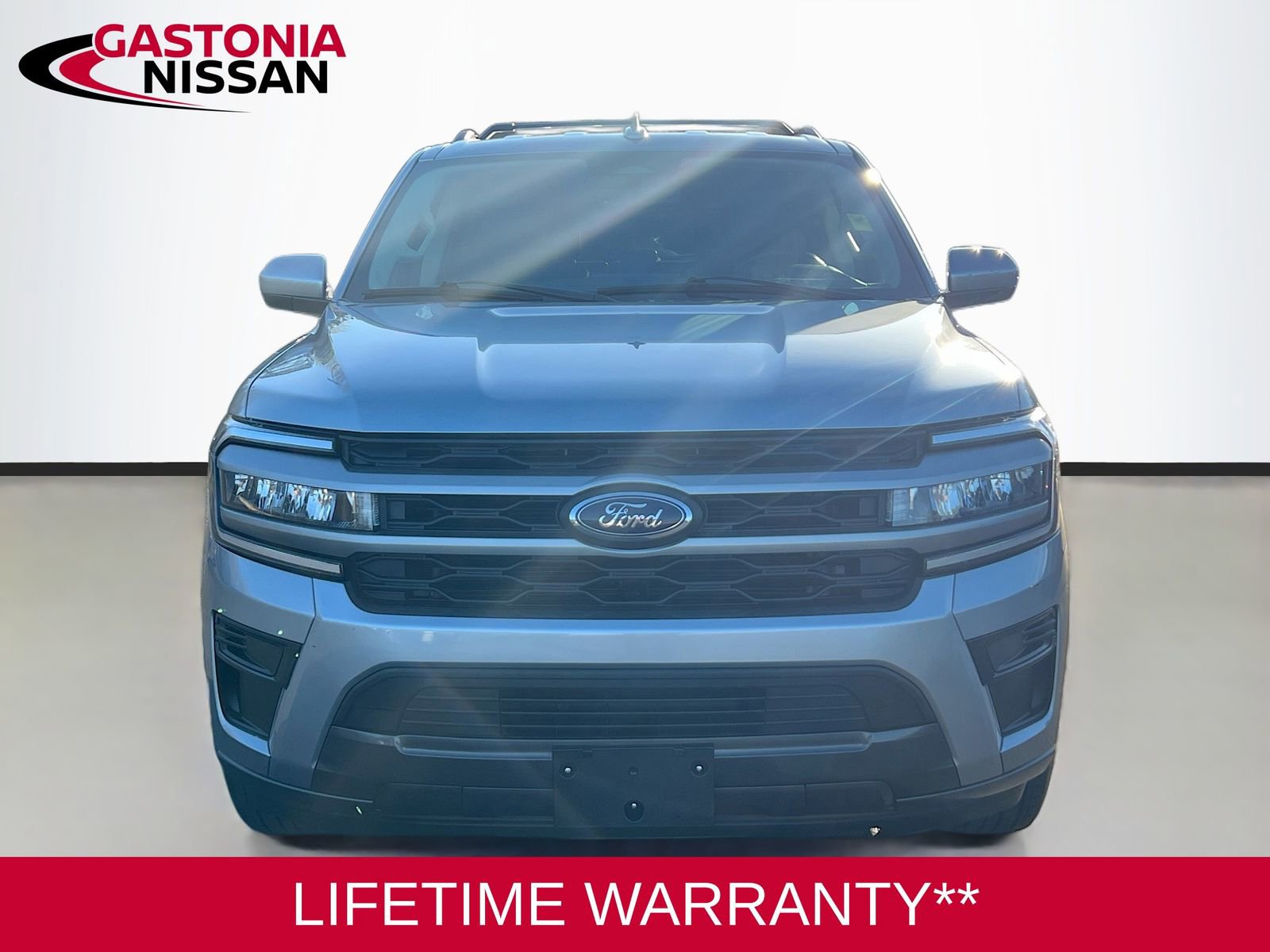 Used 2024 Ford Expedition Max XLT image 2