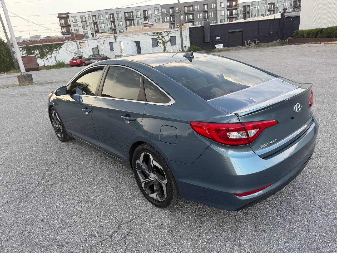 Used 2017 Hyundai Sonata SE FWD image 2