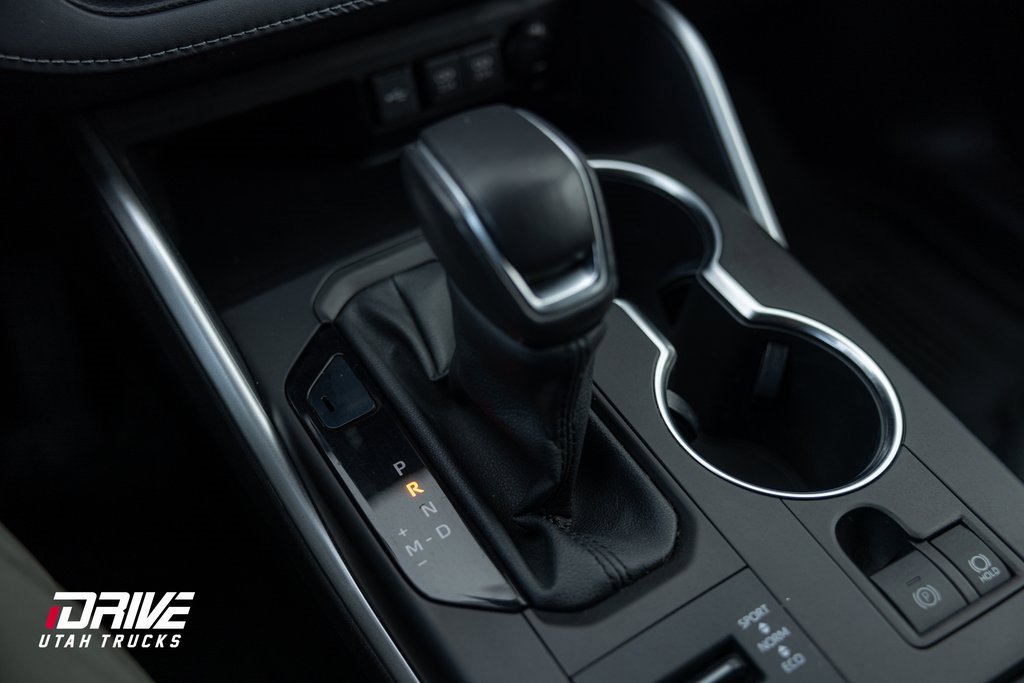 Used 2021 Toyota Highlander XLE image 37