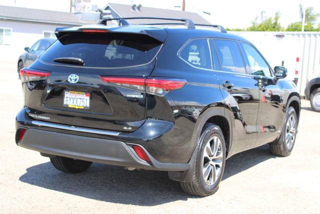 Used 2022 Toyota Highlander XLE AWD/4WD image 5