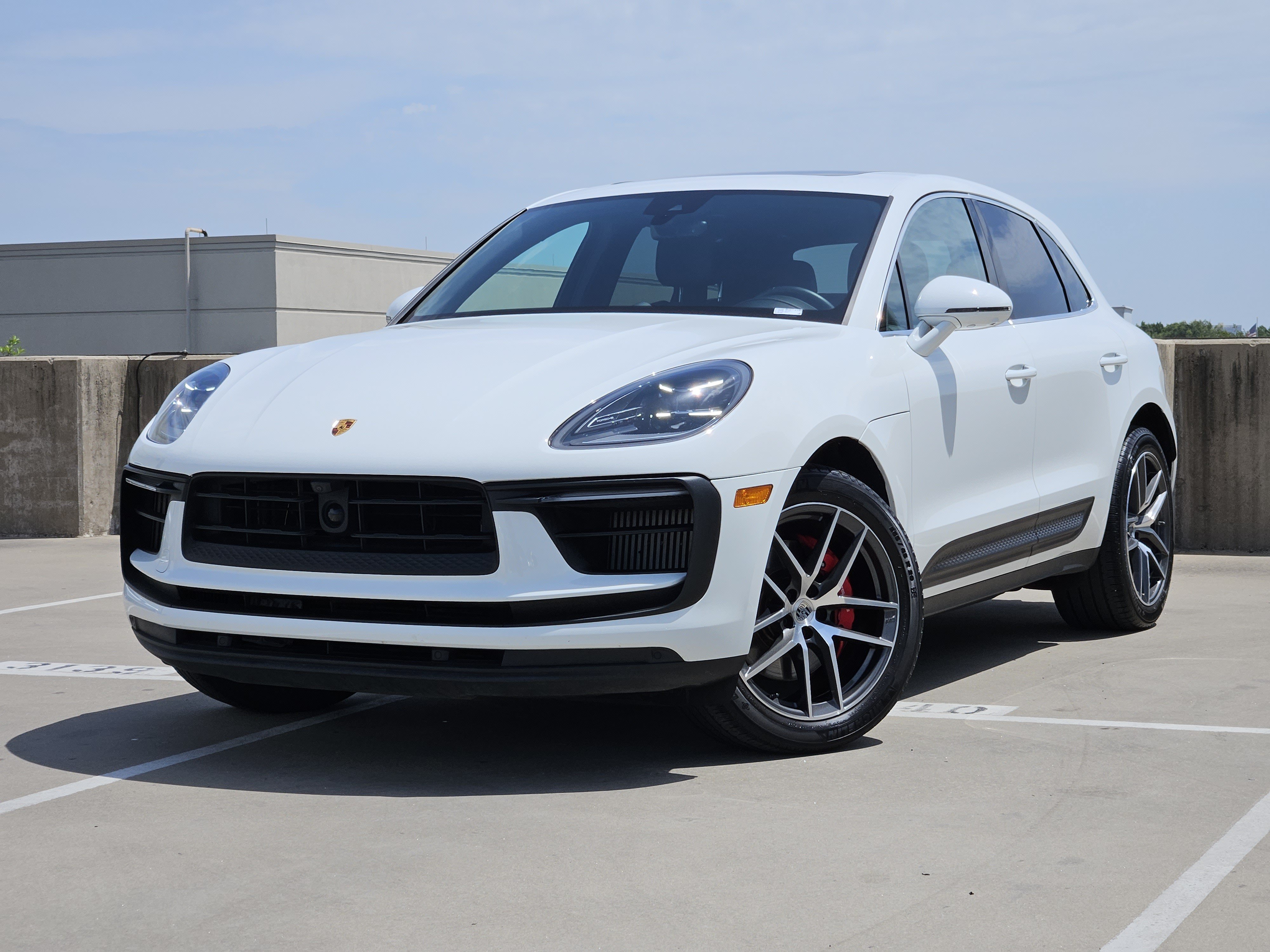 Certified 2023 Porsche Macan S AWD/4WD image 1
