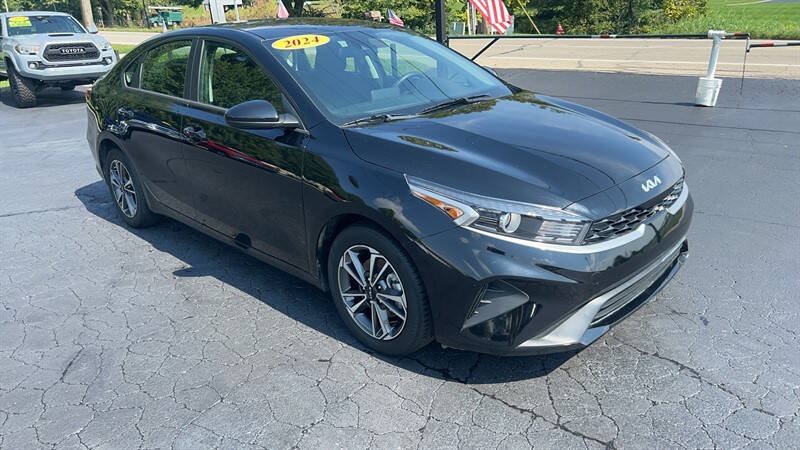 Used 2024 Kia Forte LXS FWD image 2