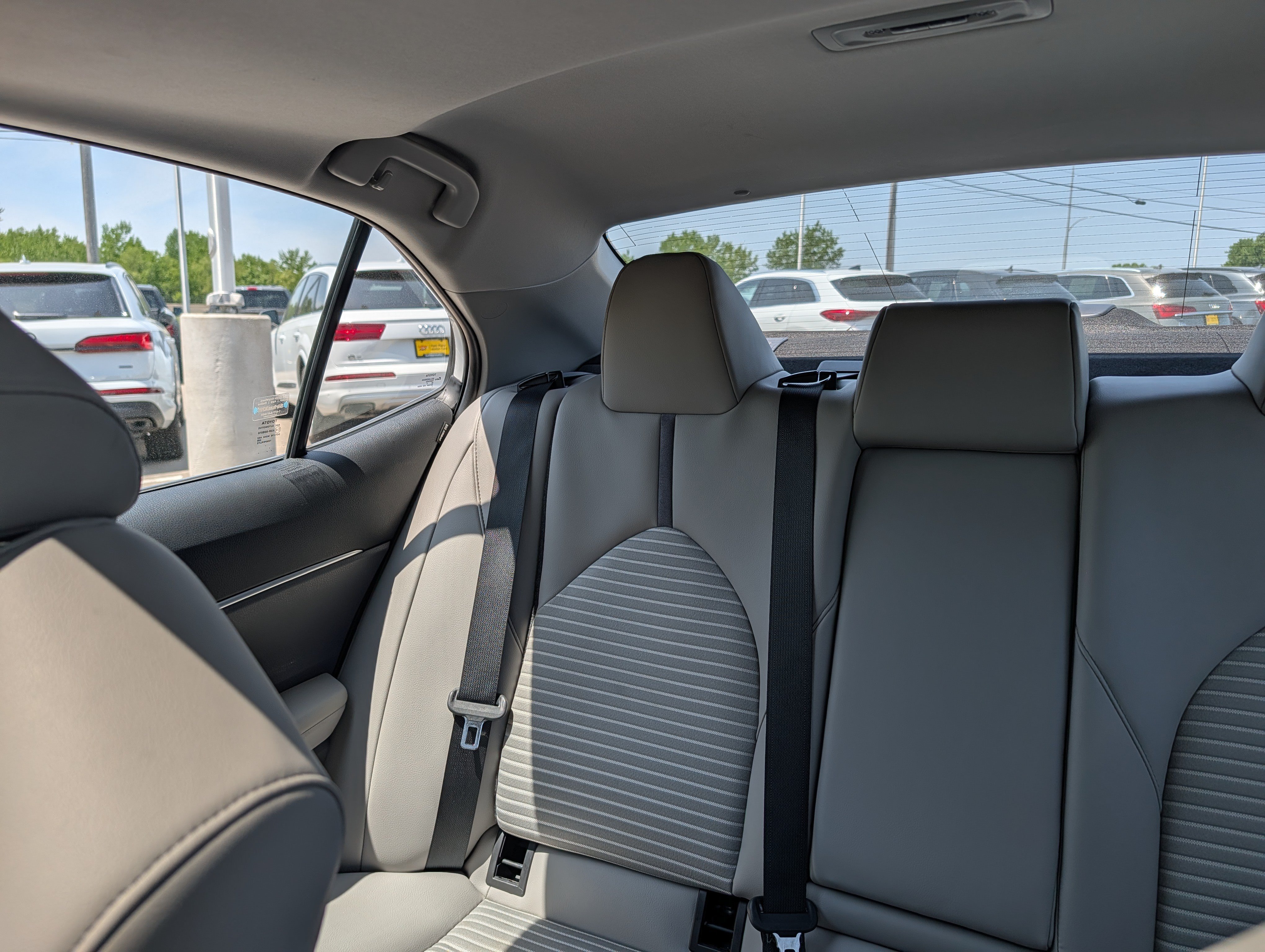 Used 2022 Toyota Camry SE w/ Audio Upgrade Package FWD image 12
