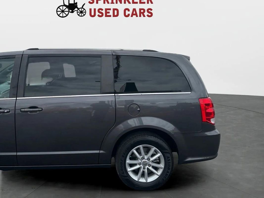 Used 2019 Dodge Grand Caravan SXT image 12