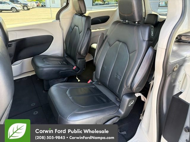 Used 2017 Chrysler Pacifica Touring-L FWD image 26