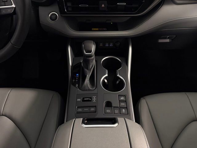 Used 2026 Toyota Highlander XLE image 24