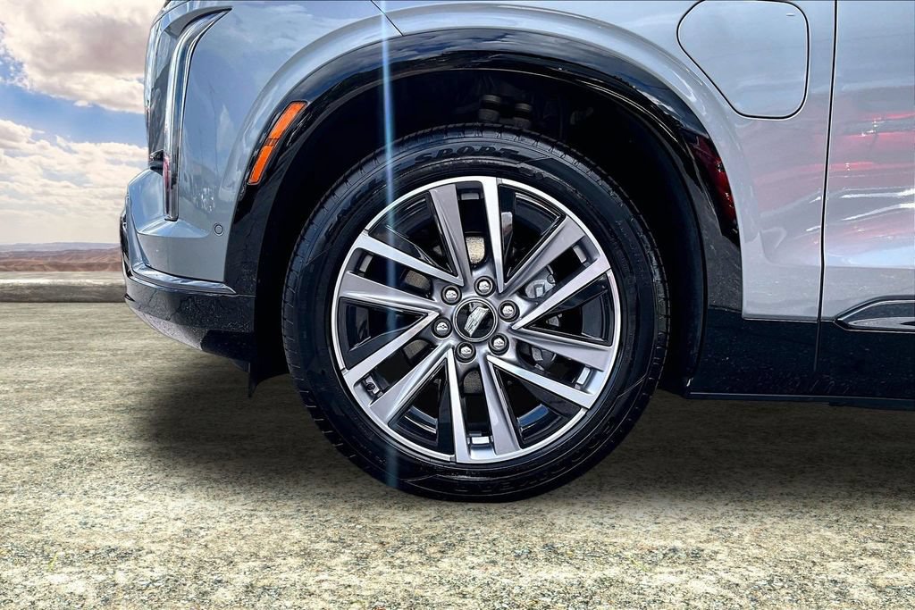 Certified 2026 Cadillac Vistiq Premium Luxury w/ LPO, Floor Liner Package AWD/4WD image 35