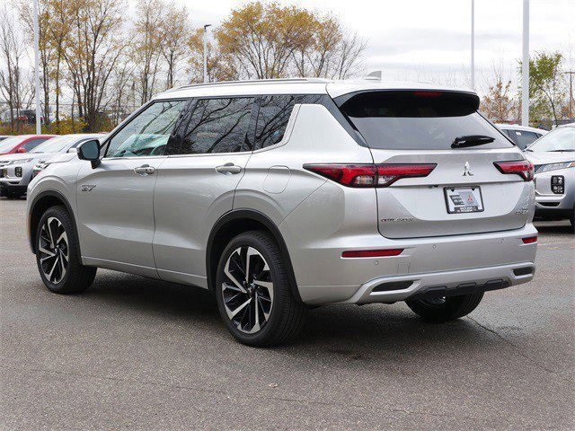 Used 2025 Mitsubishi Outlander SEL image 5