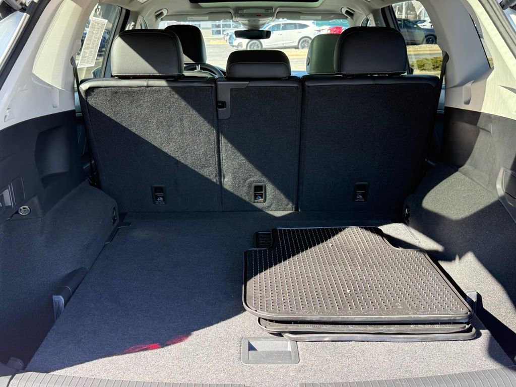 Certified 2024 Volkswagen Tiguan SE image 5