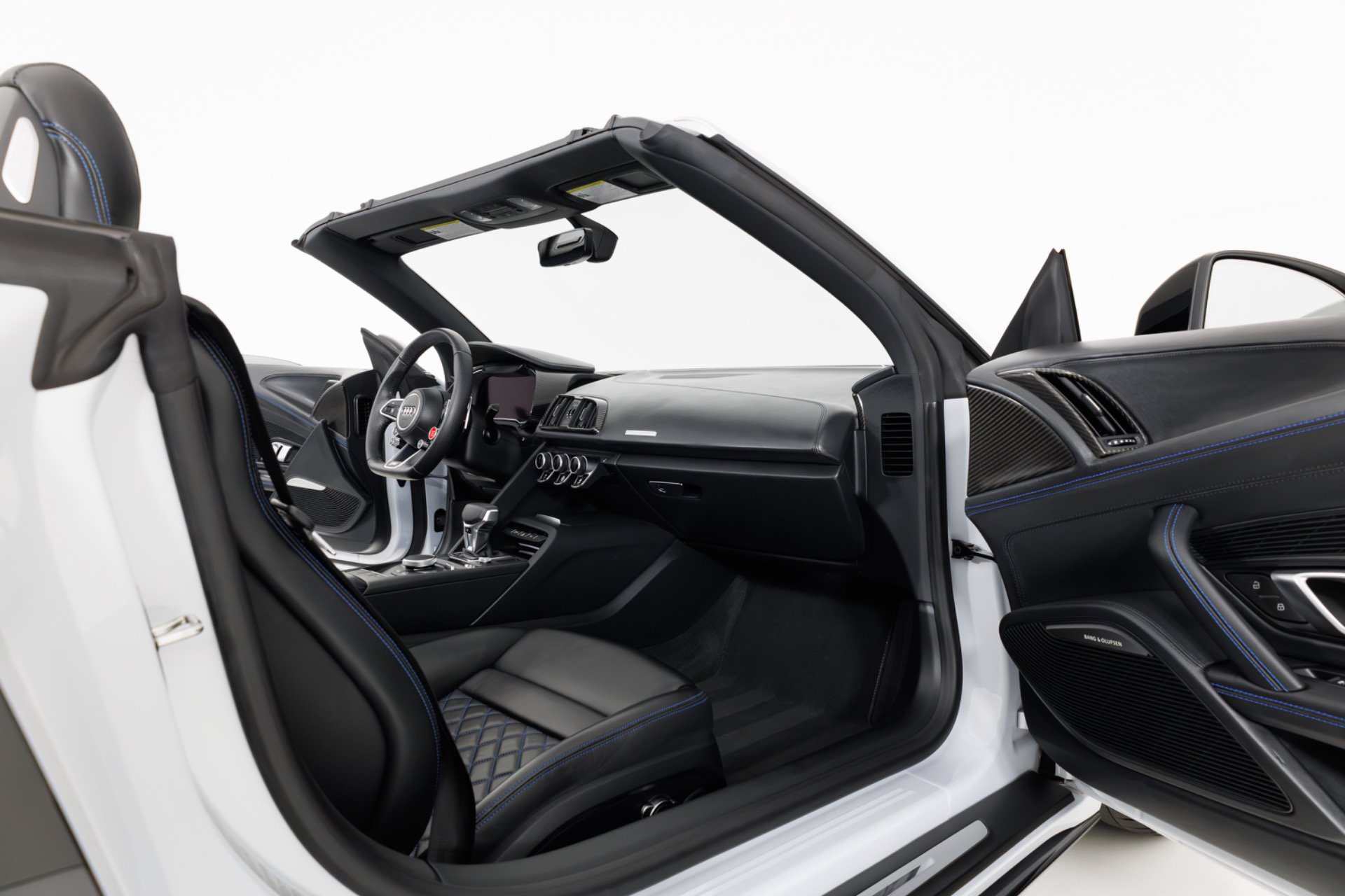 Used 2022 Audi R8 V10 w/ Premium Package RWD image 34