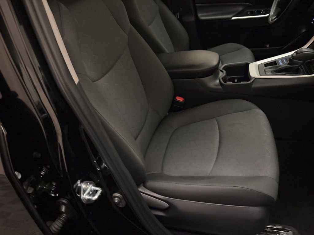 Used 2025 Toyota RAV4 XLE image 24