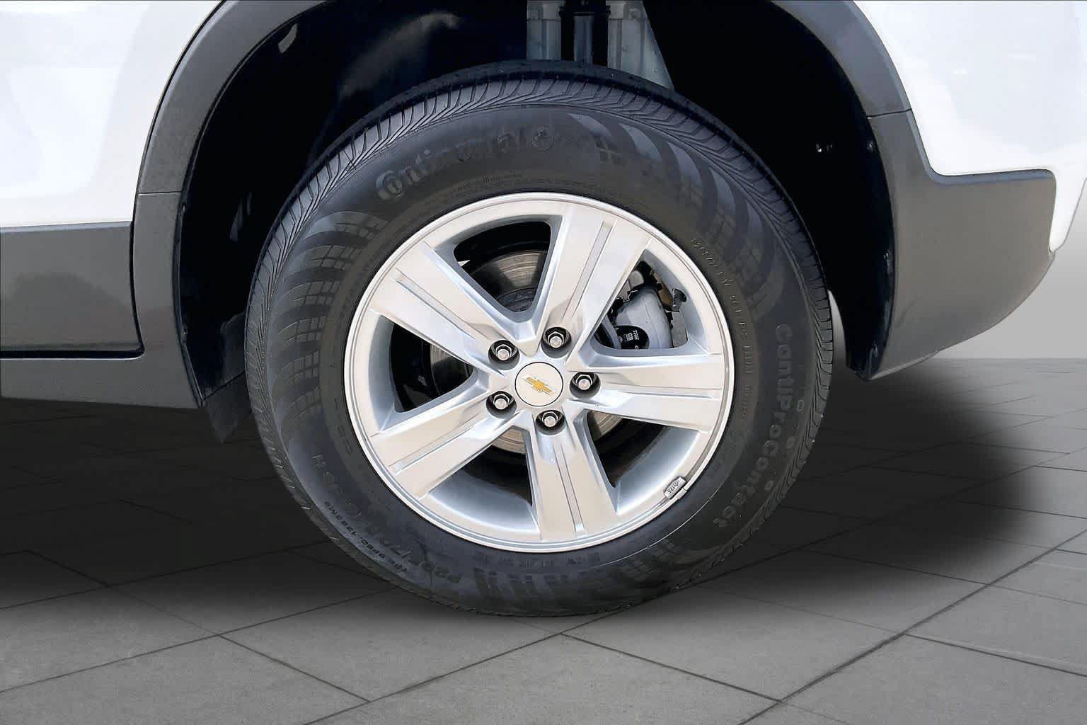 Used 2022 Chevrolet Trax LT w/ LT Convenience Package AWD/4WD image 11