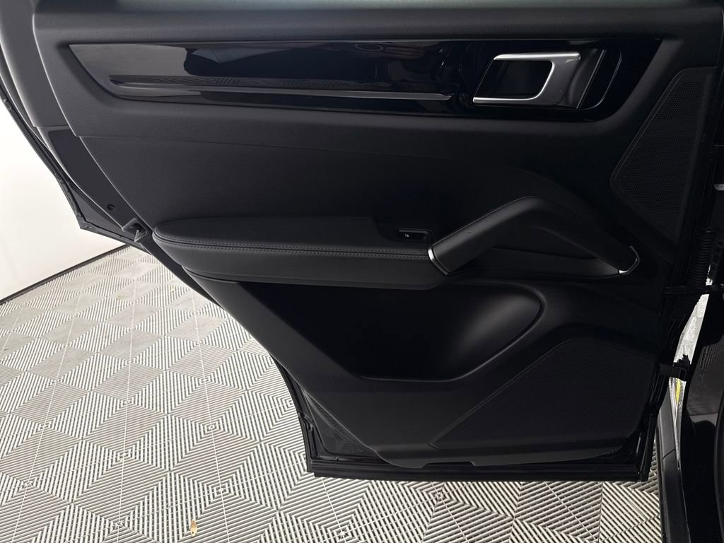 Used 2020 Porsche Cayenne Base image 12