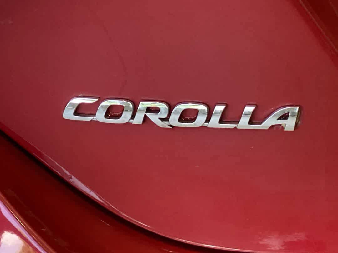 Used 2017 Toyota Corolla SE w/ SE Premium Package FWD image 11