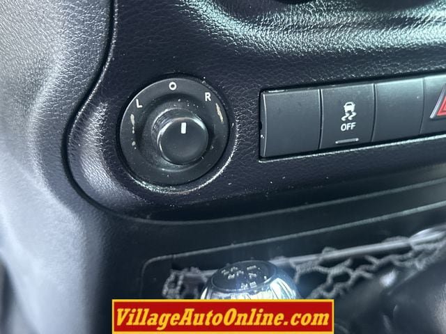 Used 2016 Jeep Wrangler Unlimited Sahara w/ Connectivity Group AWD/4WD image 19