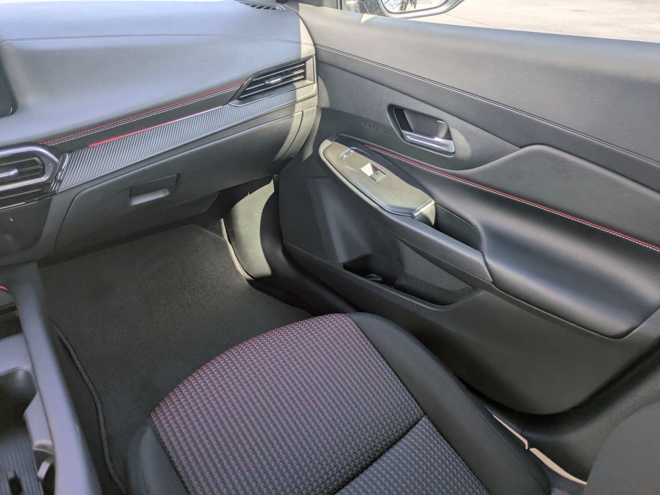 Used 2026 Nissan Sentra SR w/ Floor Mat Package FWD image 10