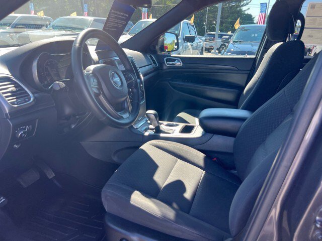 Used 2019 Jeep Grand Cherokee Laredo AWD/4WD image 7
